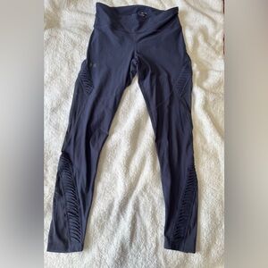 Under Armour fitted leggings in blue, M